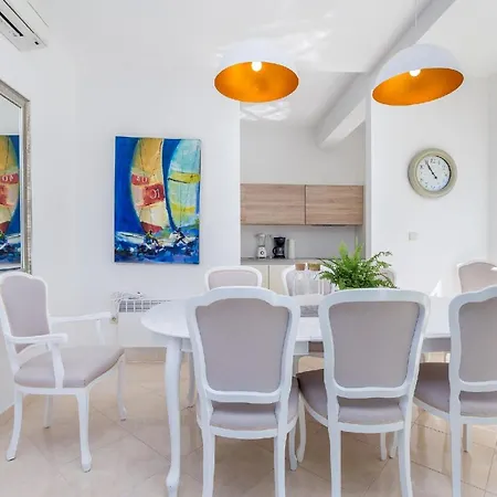 Mit Privatpool Fuer 10 Personen Ca 227 Qm In Poljane, Kvarner Bucht Gespanschaft Primorje-gorski Holiday home Opatija